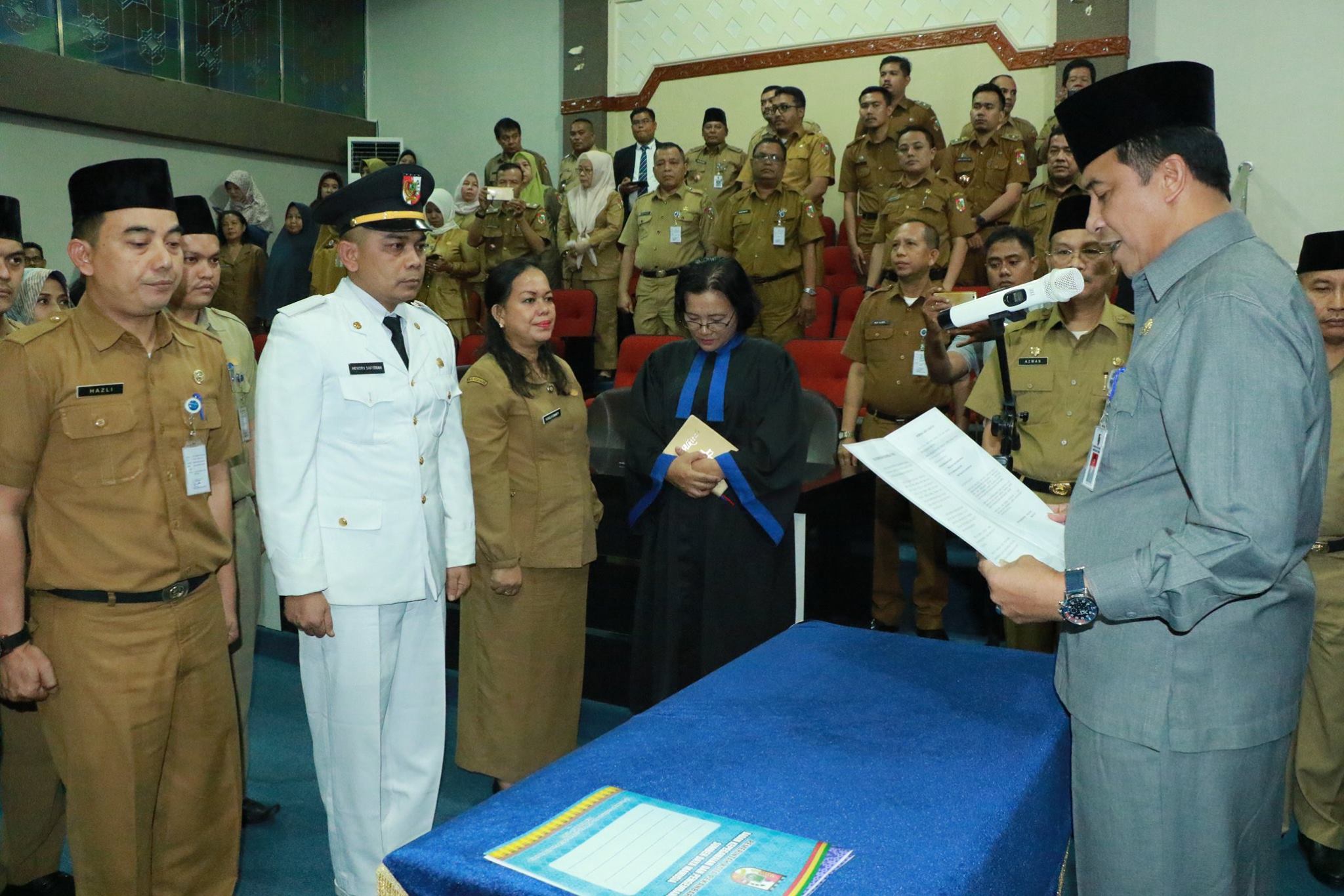 Serah Terima Jabatan Pejabat Administrator ( Kabag dan Camat) di lingkungan Pemerintah Kota Pekanbar
