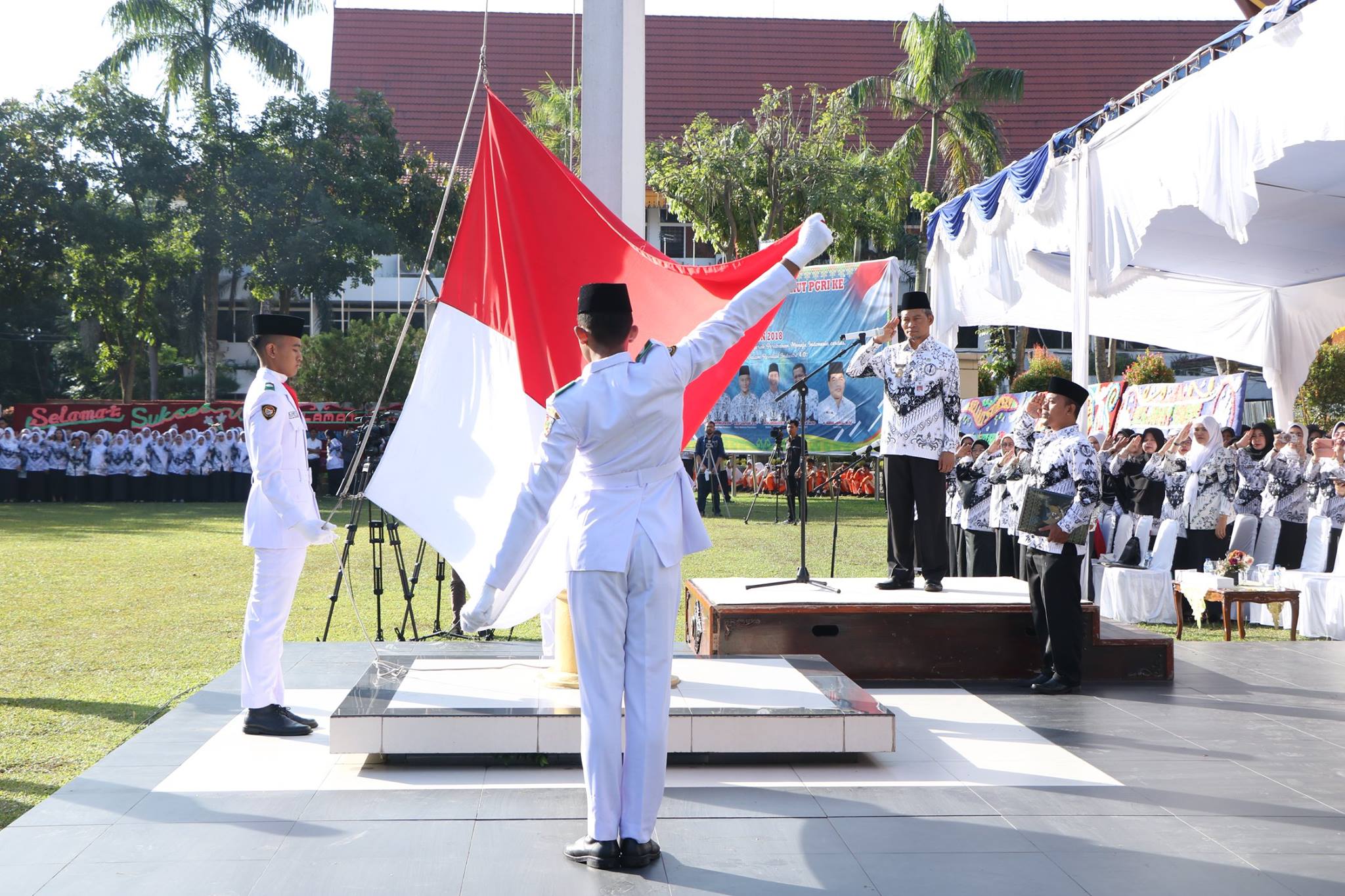 Upacara Bendera Memperingati Hari Guru Nasional (HGN) ke 73 dan HUT PGRI tahun 2018