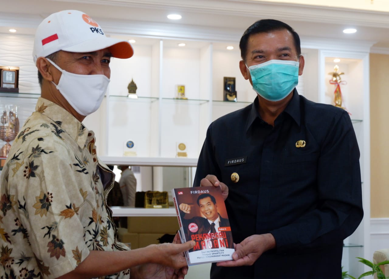 Silahturahmi pengurus baru DPD PKS dengan Walikota dan Wakil Walikota Pekanbaru