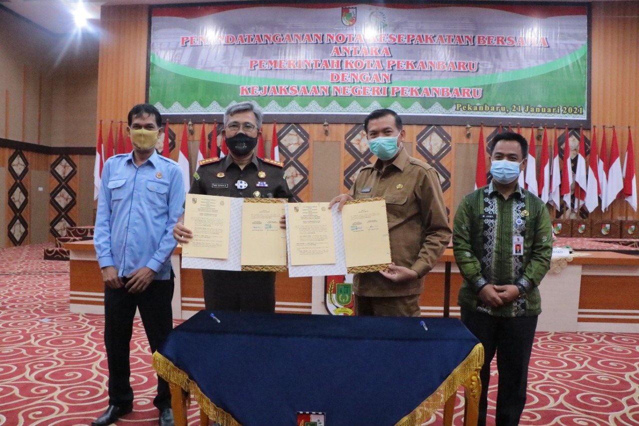 Penandatanganan MoU Pemerintah Kota Pekanbaru bersama Kajari Pekanbaru