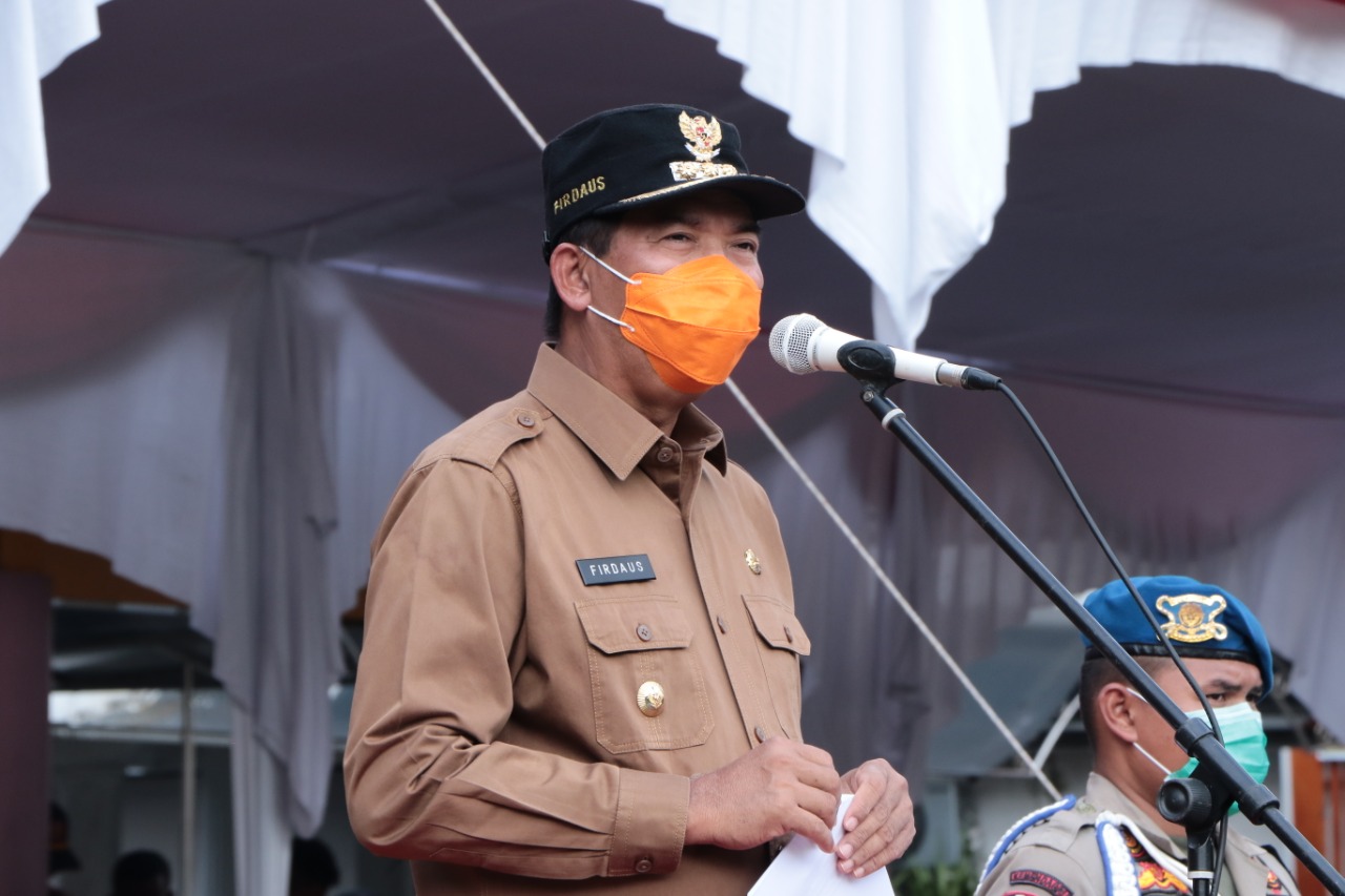 Walikota Pekanbaru Dr H Firdaus ST MT memberi Arahan kepada Kasatpol PP yang telah menerima jabatan menyebutkan, Satuan Polisi Pamong Praja (Satpol PP) kini memiliki dua tugas tambahan selain tugas rutin menegakan Peraturan Daerah (Perda) tentang Pengaturan Sosial Kemasyarakan.