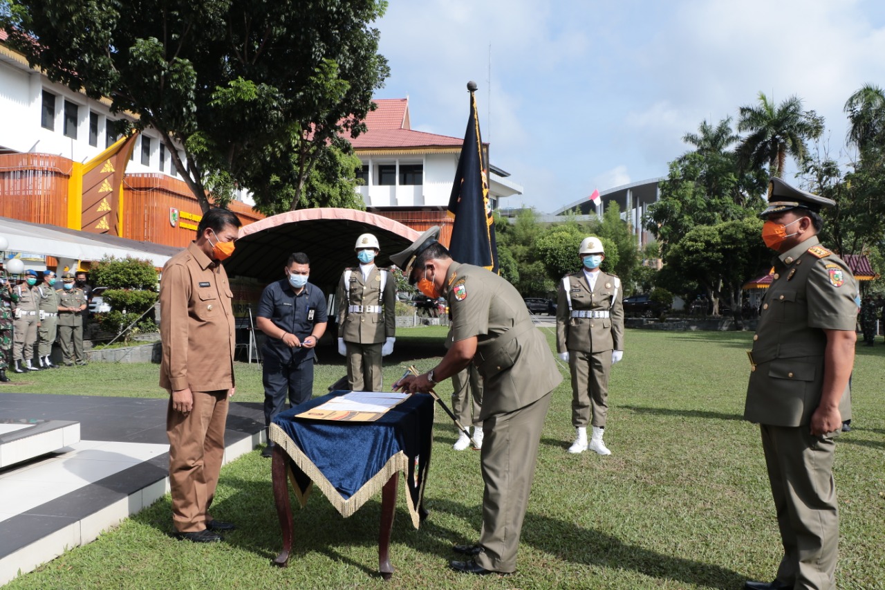Apel serah terima jabatan kepala satuan polisi pamong praja kota Pekanbaru.