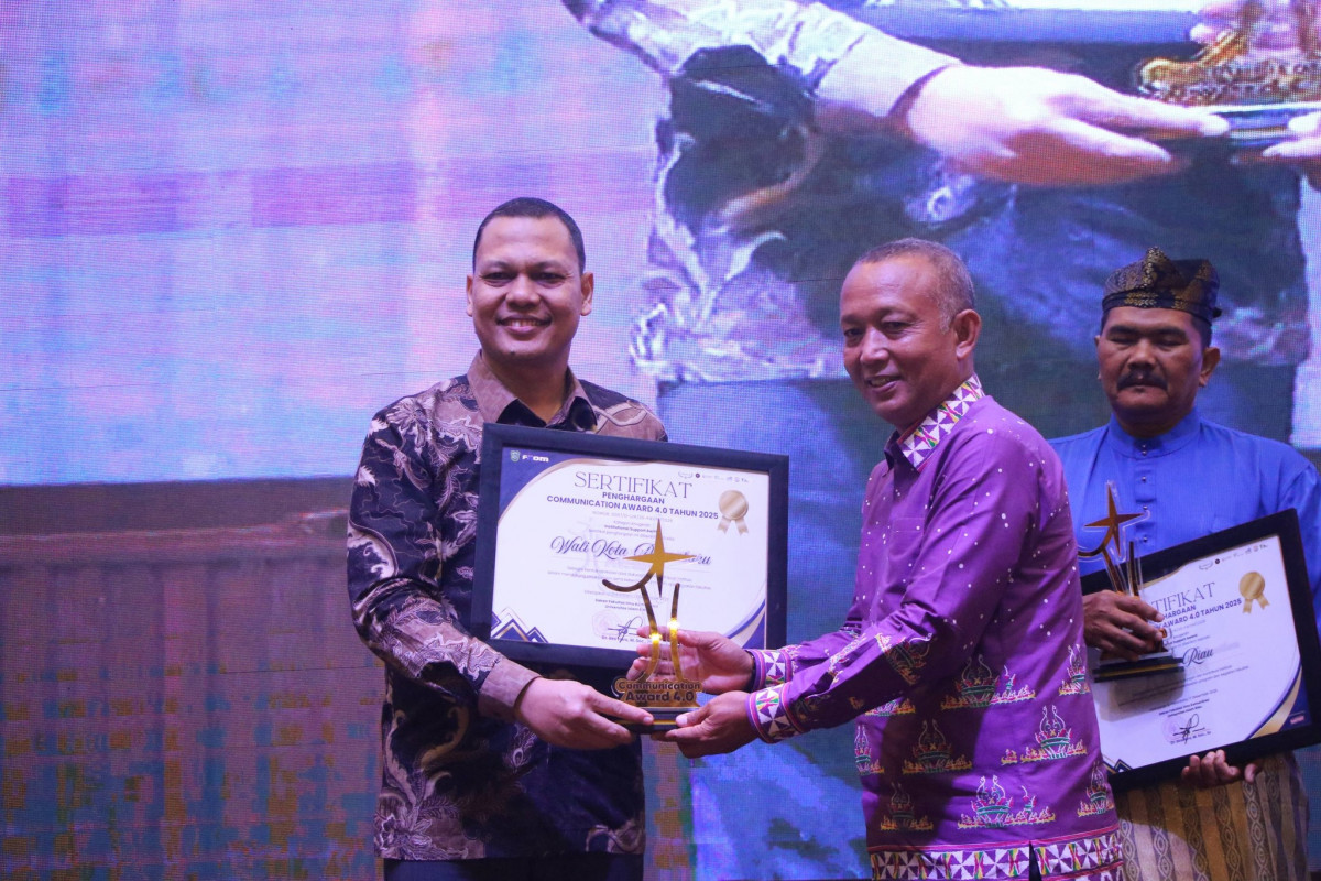 Plt Kadiskominfo Hadiri Communication Award (COMMA) FIKOM UIR