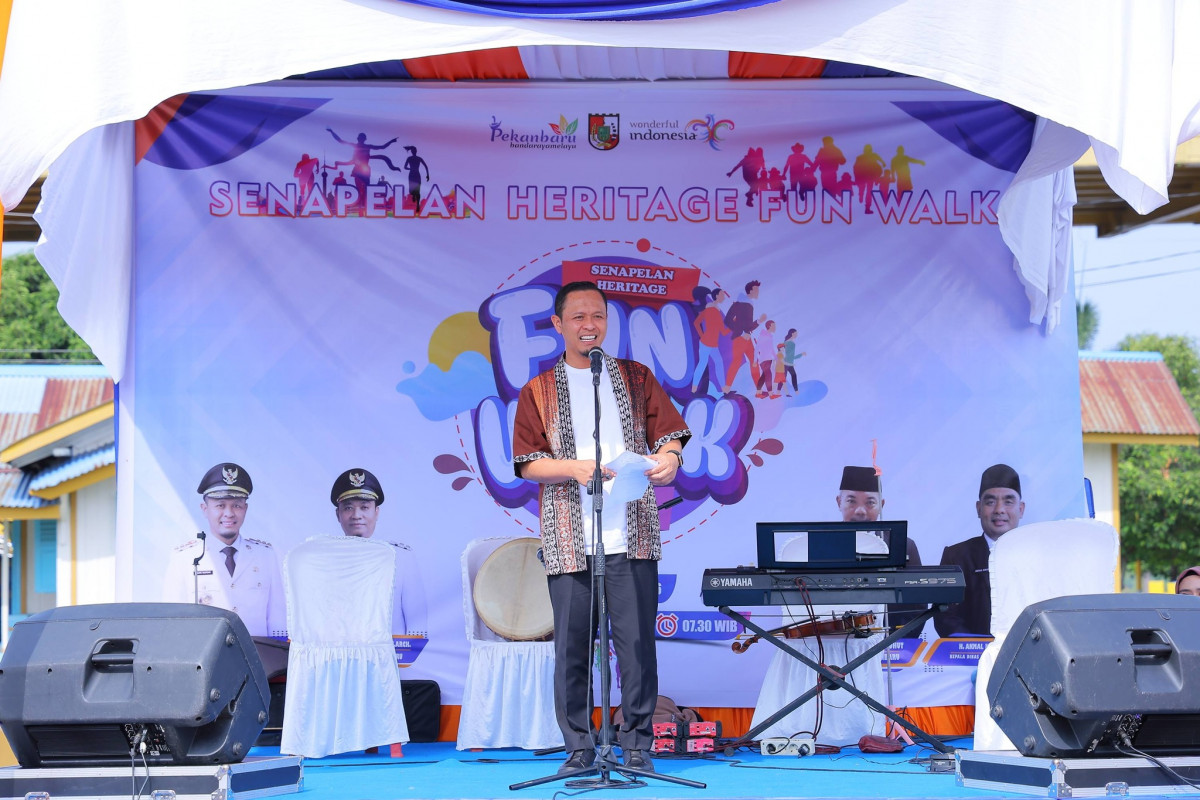 Agung Nugroho Lepas Ratusan Peserta Senapelan Heritage Fun Walk dari Monumen Merah Putih