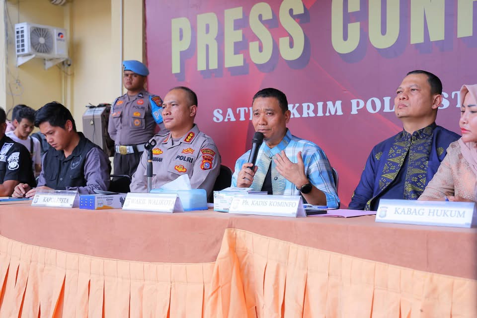 Wakil Wali Kota Pekanbaru, Markarius Anwar, S.T., M. Arch, mengikuti kegiatan press release