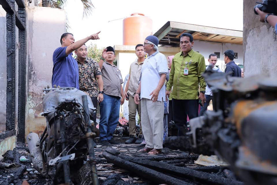 Wawako Pekanbaru, Markarius Anwar turun langsung menyambangi keluarga korban kebakaran