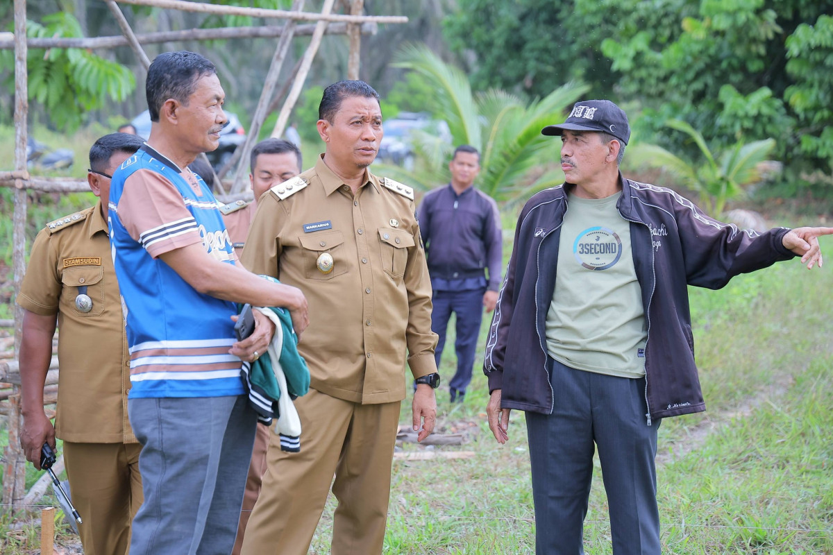 Wawako Pekanbaru Markarius Anwar meninjau langsung lahan yang direncanakan sebagai lokasi pembangun