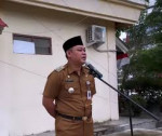 Image : Camat Sukajadi Bersama Masyarakat Keruk Drainase Cegah Banjir
