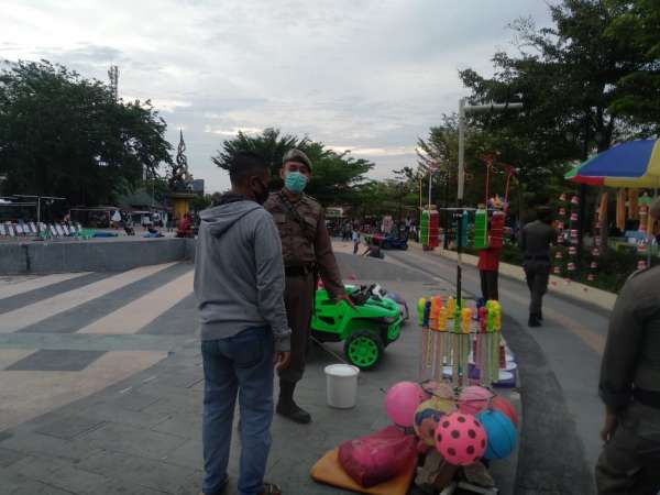 Satpol PP Tertibkan PKL di Dua RTH