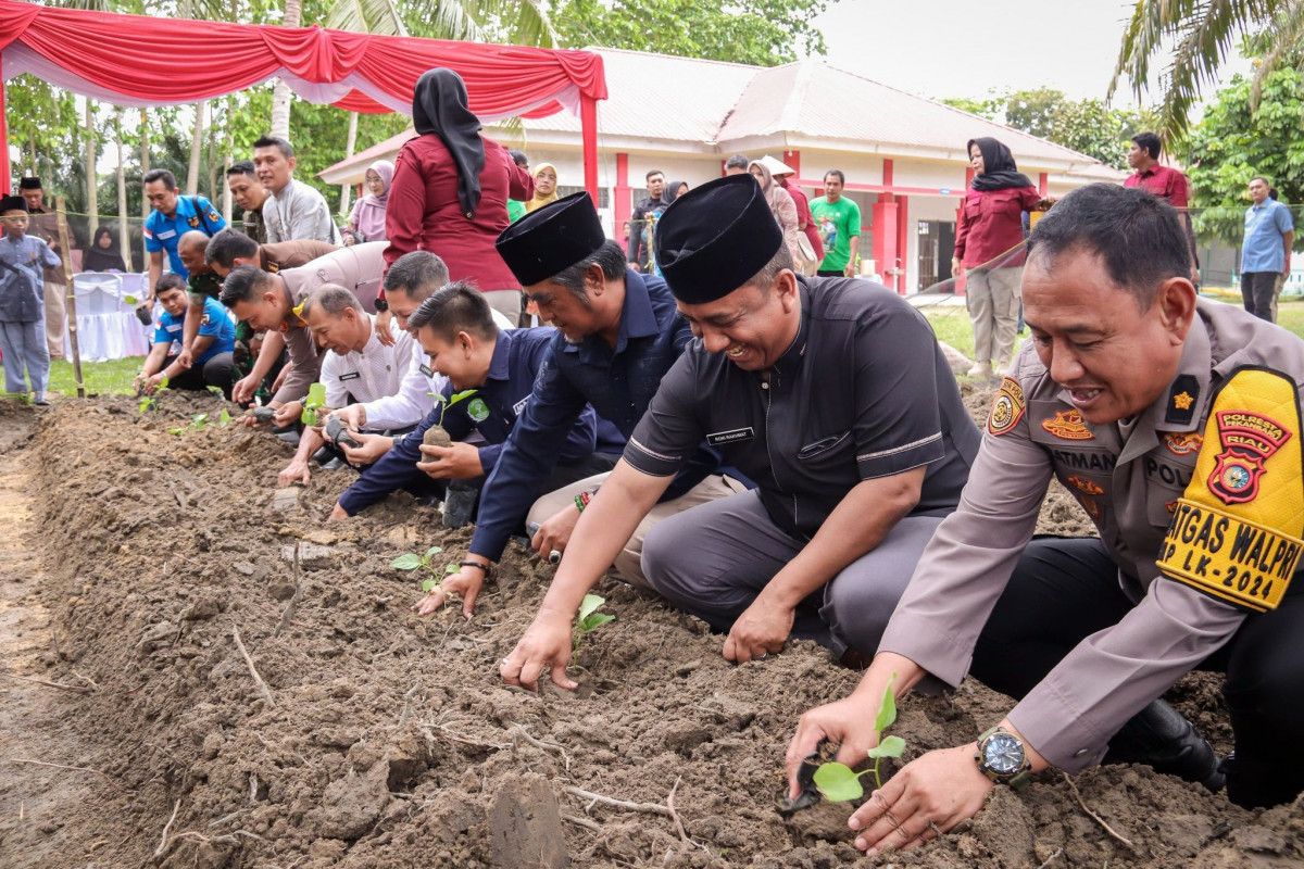 Kolaborasi Lintas Sektor, Pj Wali Kota Pekanbaru Dukung Penanaman di Lapas Terbuka Rumbai