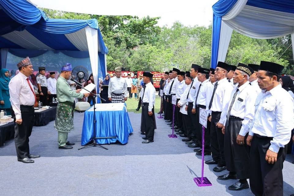 Wali Kota Kukuhkan 36 Ketua RT-RW dan Pengurus Dasa Wisma di Kecamatan Rumbai Barat