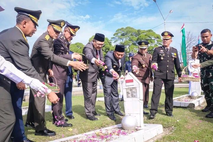 Wawako Hadiri Ziarah Nasional dalam Rangka HUT TNI di Kota Pekanbaru