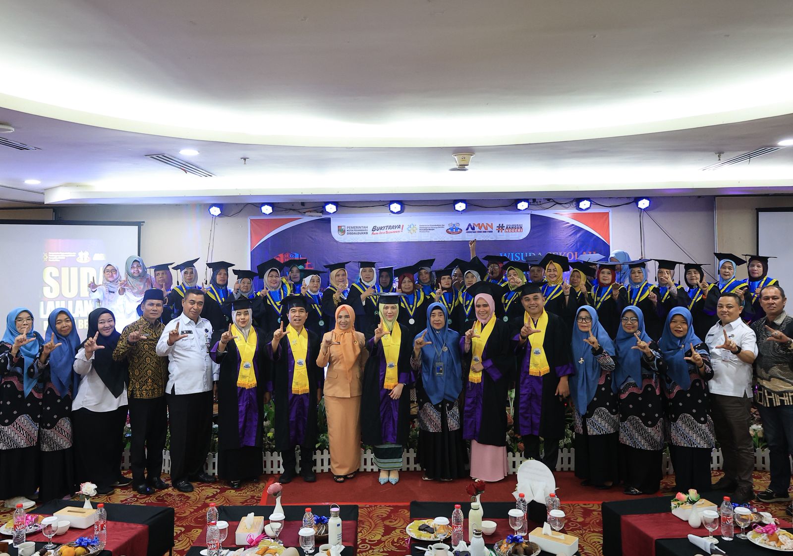 Ketua TP PKK Kota Pekanbaru Hadiri Wisuda Lansia Tangguh Berkah Bersama