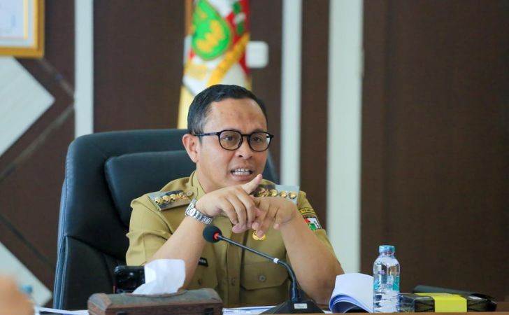 Wali Kota Pekanbaru Minta Camat dan Lurah Edukasi Warga agar Lebih Peduli Kebersihan Lingkungan