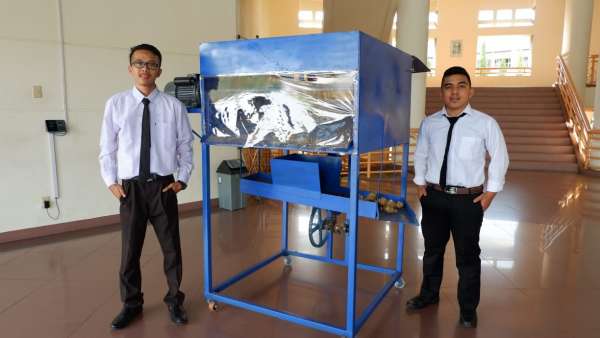 Mahasiswa PCR Ciptakan Sistem Automasi pada Mesin Pengupas Pinang