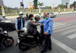 Image : Lindungi Masyarakat dari Kabut Asap, Nakes Bagikan 4.000 Masker di Pekanbaru