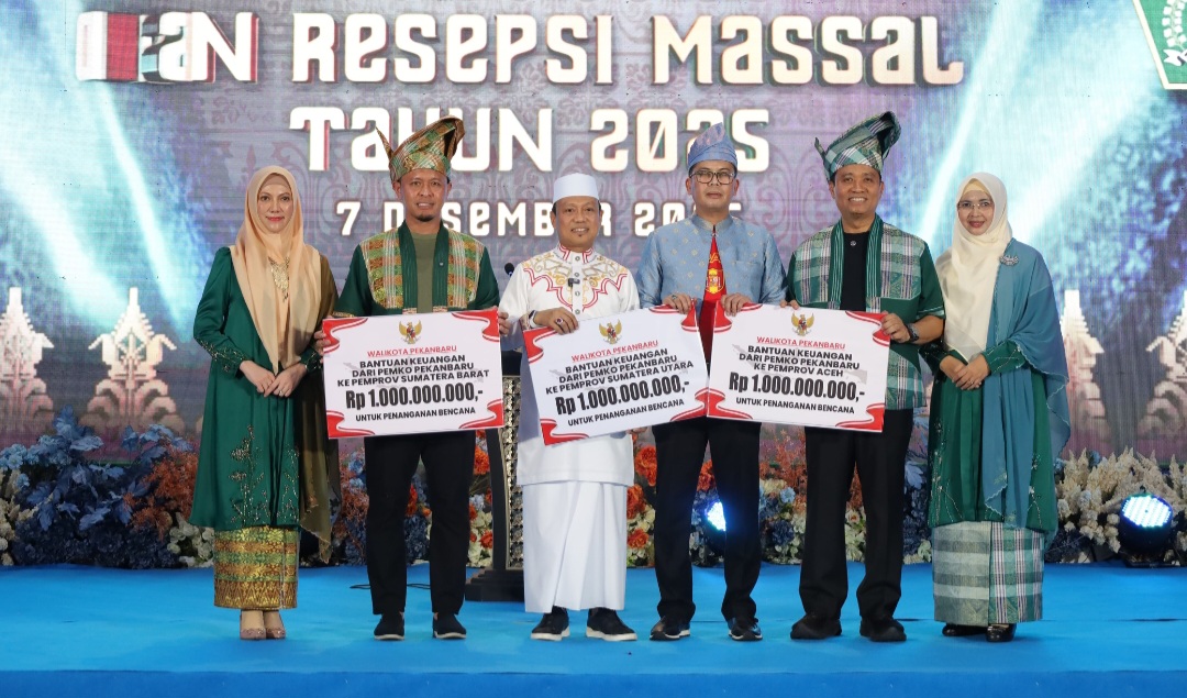 Pemko Pekanbaru Serahkan Donasi Rp3 Miliar Bantu Korban Bencana di Tiga Provinsi