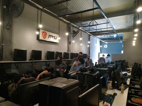 Pasca Penyegelan Warnet Miracle, Kasatpol PP : Silahkan Urus Izin Lagi