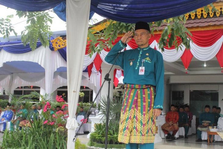 Wawako Pimpin Upacara HUT Riau ke-60