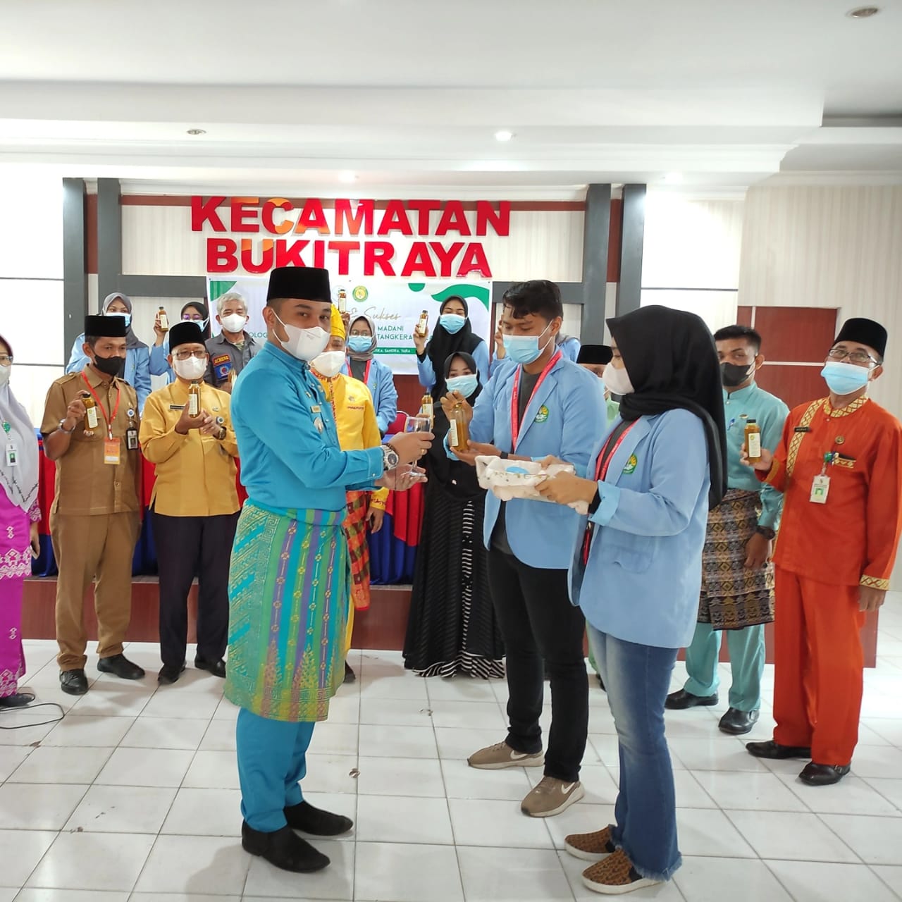 Image : Camat Bukit Raya Launching Jamu Hasil Kukerta Mahasiswa UNRI