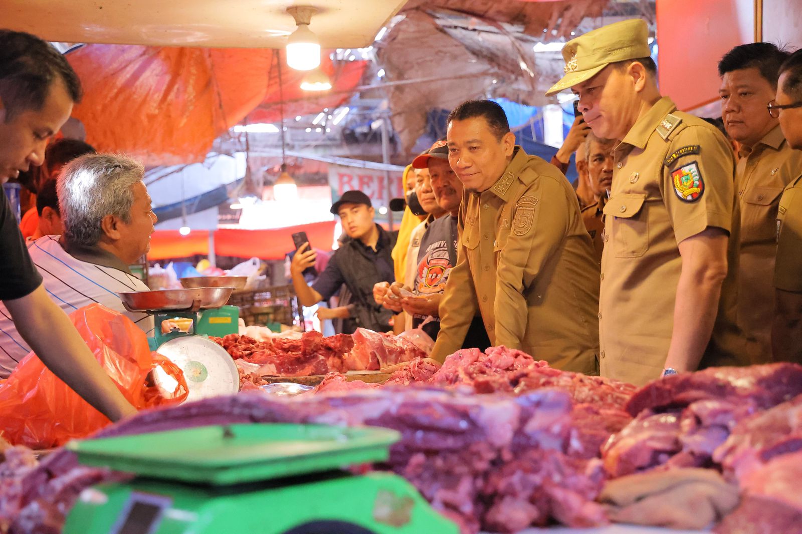 Wawako Pekanbaru Sidak Pasar Simpang Baru, Pastikan Harga Pangan Stabil Jelang Idul Fitri