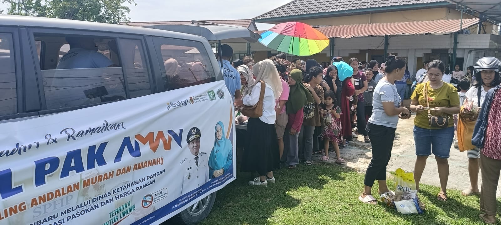 Mobil Pangan Keliling Pak AMAN Diserbu Warga Tanjung Rhu, Stok Pangan Ludes Kurang dari Satu Jam
