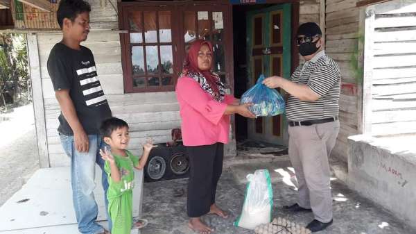 Lurah Bencah Lesung Distribusikan 200 Paket Sembako