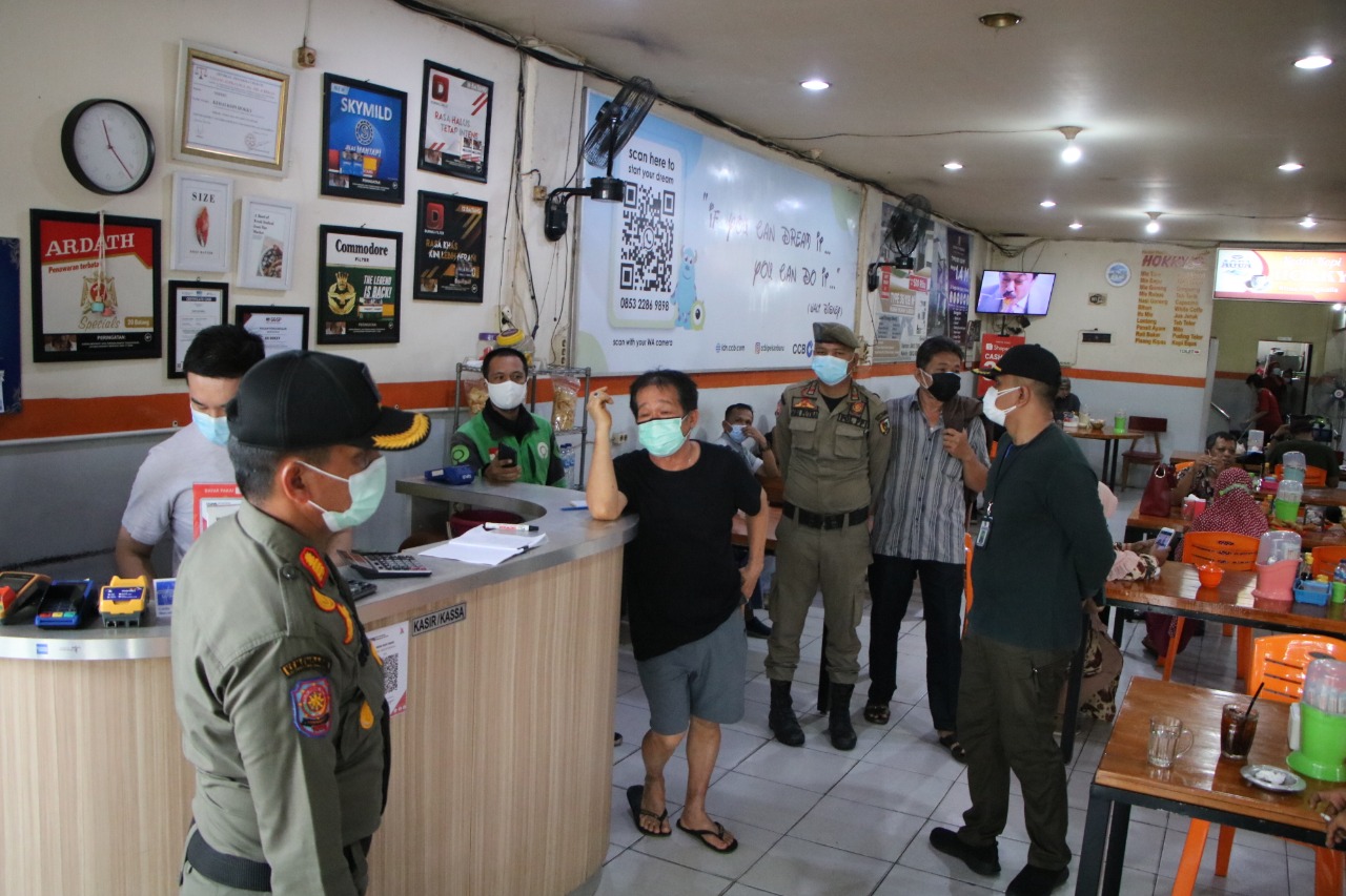Langgar Aturan PPKM, Satgas Sita dan Denda Pelaku Usaha
