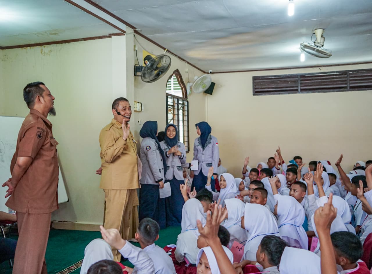 Wawako Pekanbaru Meninjau MPLS di Tiga Sekolah