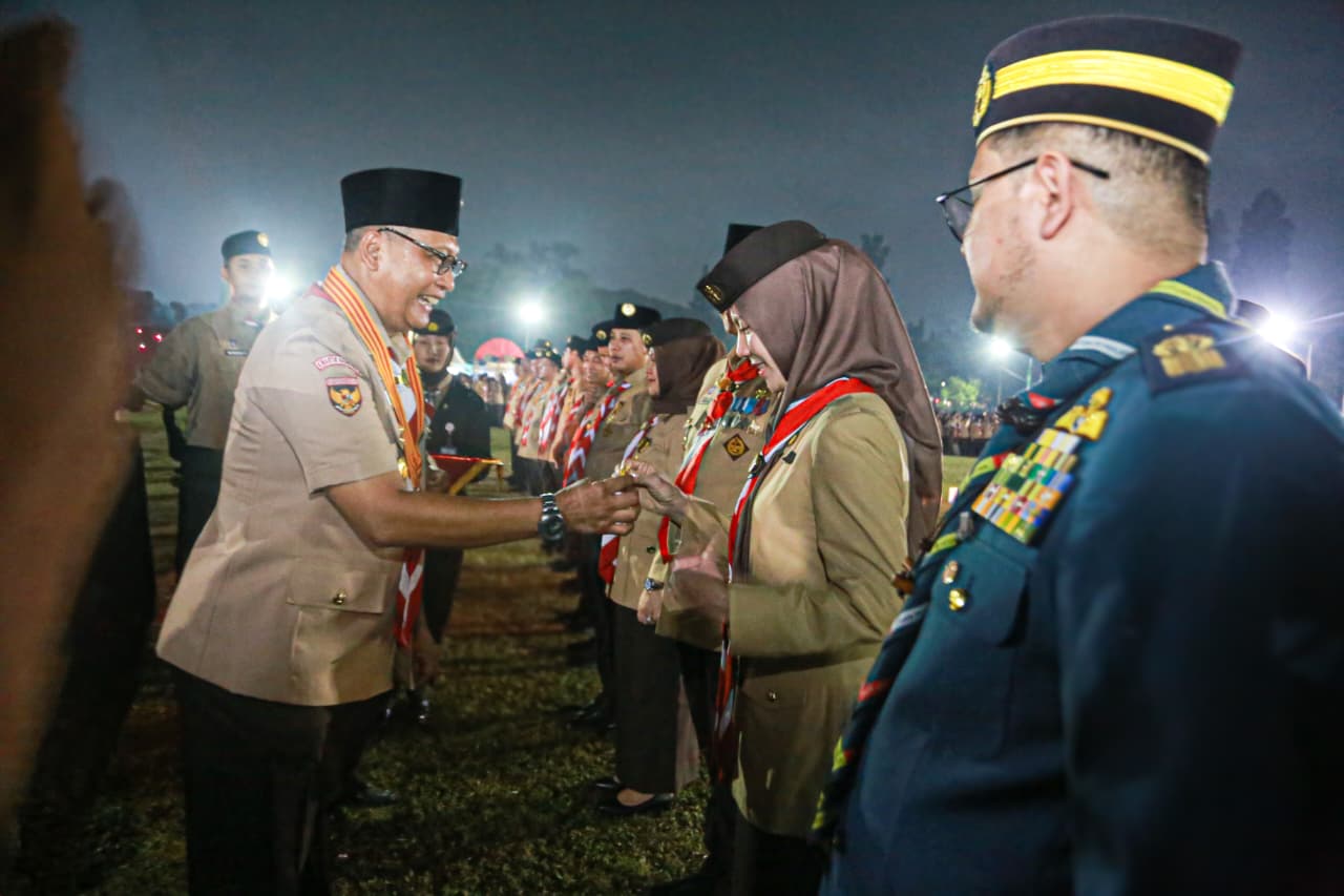 Terima Lencana Darma Bakti dari Kwarnas, Bukti Komitmen Kak Sulastri Agung Majukan Gerakan Pramuka