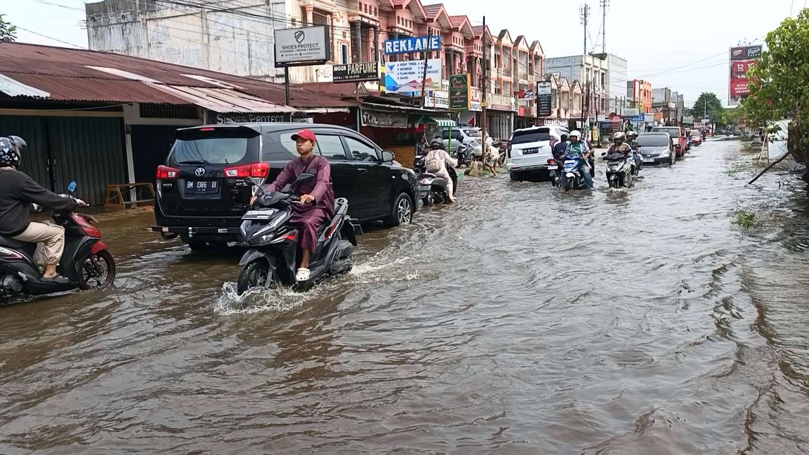 Picu Banjir di Jalan Paus, Bangunan yang Tutup Drainase Bakal Dibongkar