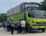 Image : Dishub Pekanbaru Bersama Kepolisian Tindak Belasan Truk Melanggar Aturan