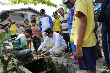 Tinjau Pemukiman Padat di Rumbai, Walikota Goro Bersama Masyarakat