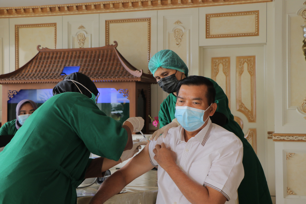 Wali Kota Terima Suntikan Vaksin Kedua
