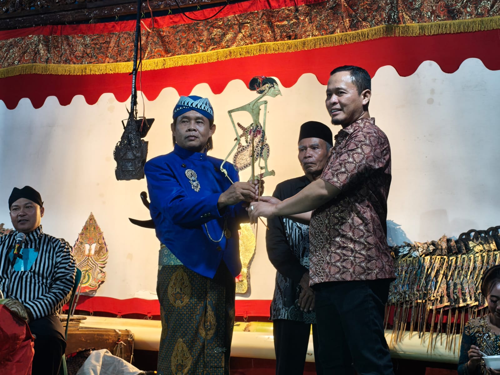 Dukung Pelestarian Budaya, Wako Pekanbaru Apresiasi Pagelaran Wayang Kulit Kridho Laras Budaya