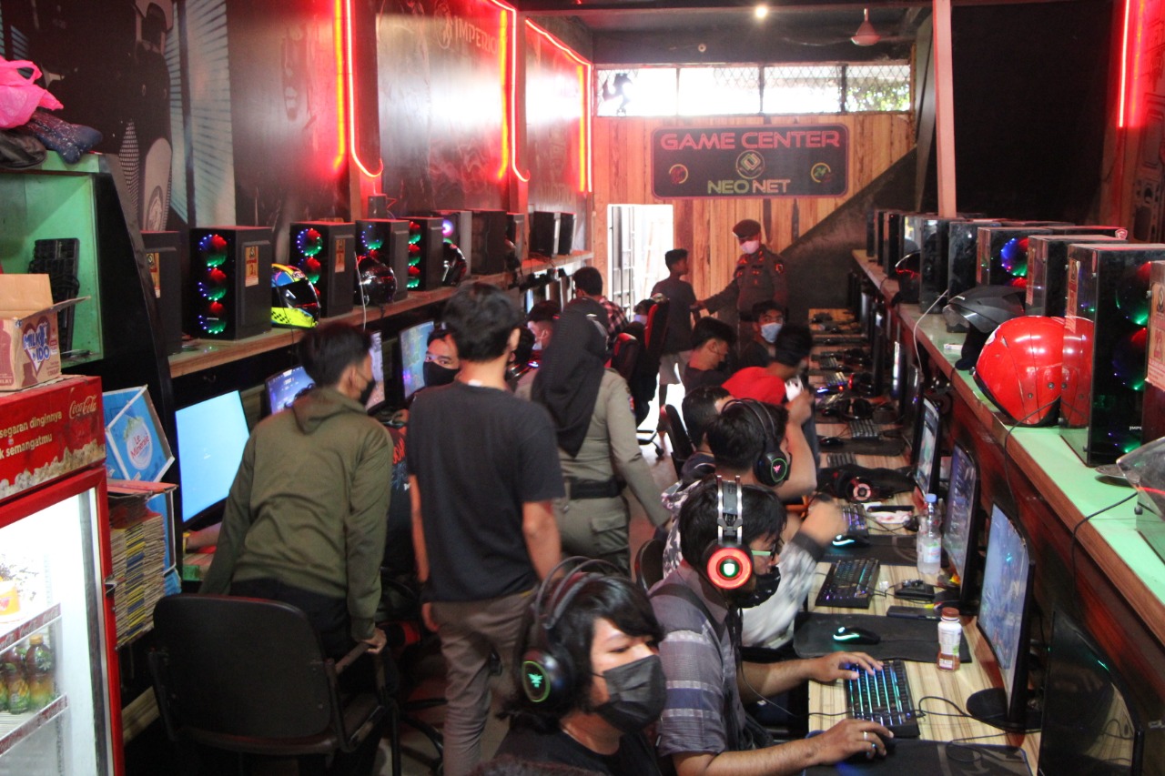 CPU Warnet Disista, 7 Pengunjung Diangkut ke Kantor Satpol PP