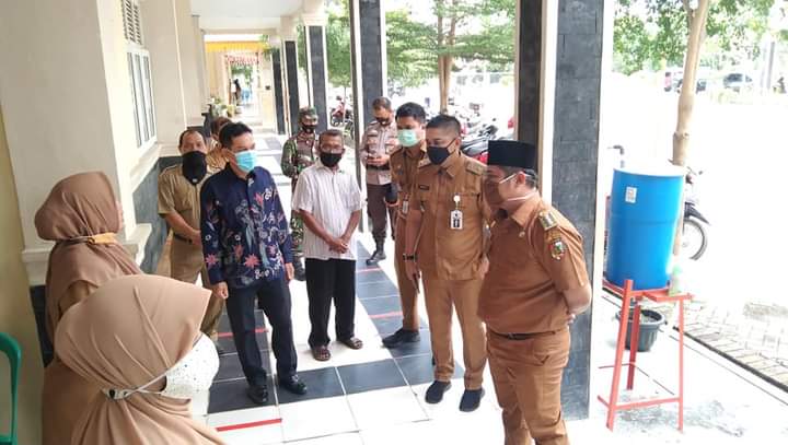 Image : Camat Tampan Tinjau Aktifitas Belajar Mengajar di SMP N 42 Pekanbaru