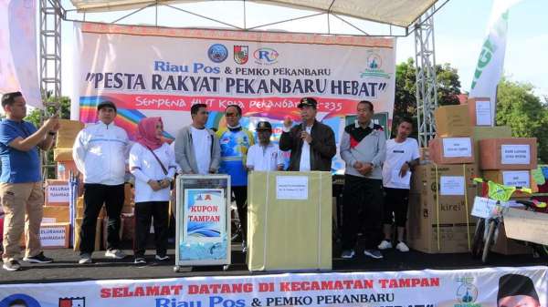 Sempena HUT Pekanbaru, Wako Jalan Santai di Tampan