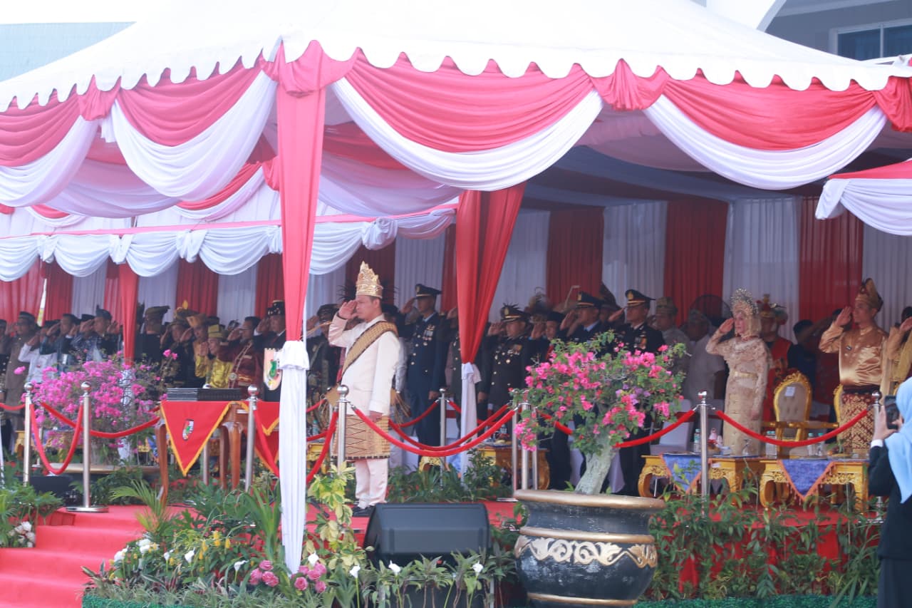 Wako Agung Pimpin Upacara Penurunan Bendera HUT ke-81 RI di Pekanbaru