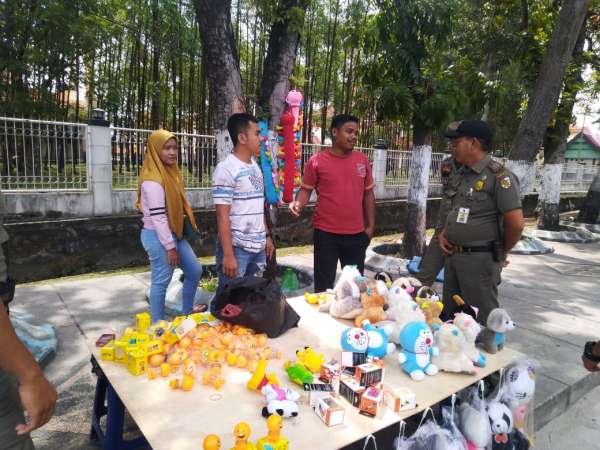 Tertibkan PKL Berjualan di Sembarangan Tempat, Kasatpol PP Minta Pedagang Tertib.