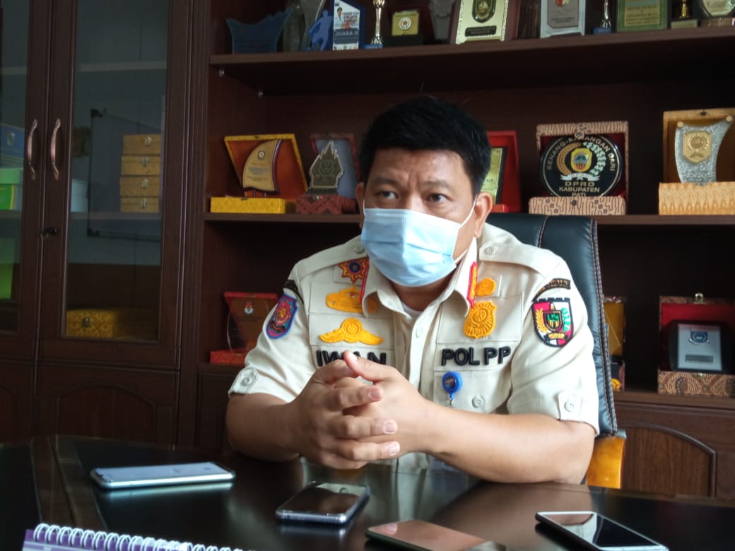 Satpol PP Bakal Potong Satu Bando Reklame