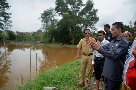 Wawako Tinjau Lokasi Banjir di Perum Fauzan