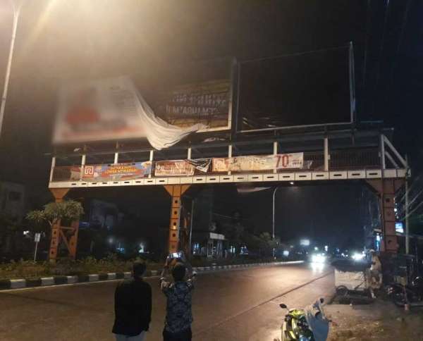 Bawaslu Pekanbaru Tertibkan APK di Billboard Berbayar 
