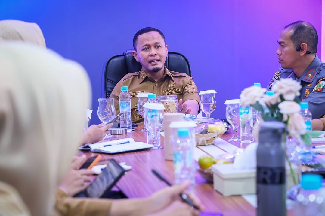 Walikota Pekanbaru Ingatkan Camat Agar Bertanggung Jawab Terhadap Kebersihan