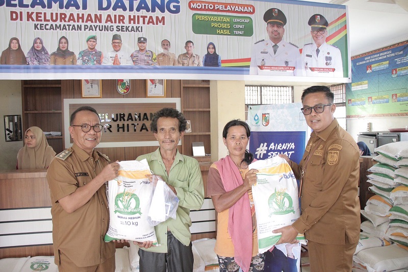 Image : DKP Pekanbaru Tinjau Penyaluran Beras CPP di Kelurahan Air Hitam
