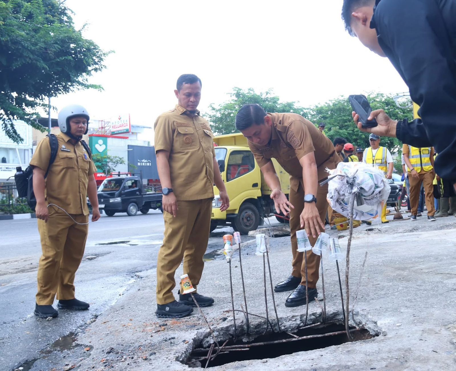 Wali Kota Pekanbaru Tinjau Drainase Induk, Temukan Banyak Sumbatan Akibat Sampah