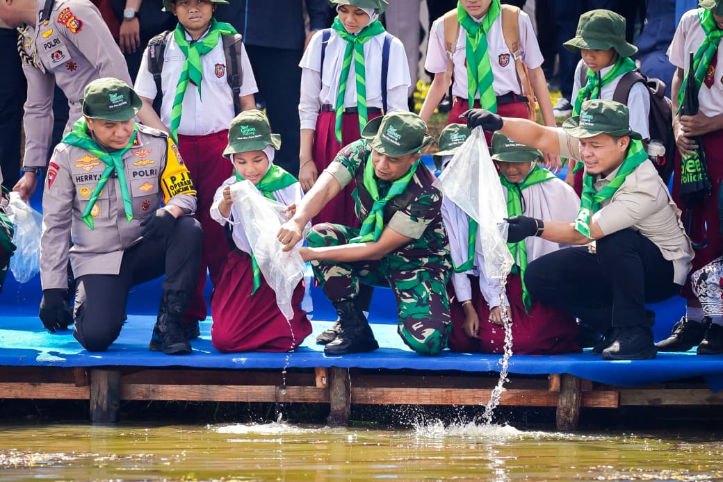 21 Ribu Bibit Pohon dan Ikan Dilepas Serentak di Danau Bandar Kayangan
