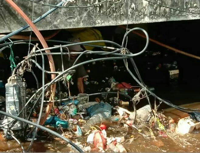 Tumpukan Sampah Sumbat Drainase, Tenaga OP Pekanbaru Kota Langsung Bergerak