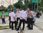 Image : Tanggulangi Banjir di Sudirman, PUPR Pekanbaru Keruk Drainase di Kawasan Awal Bross