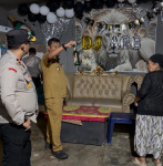 Image : Pemcam Kulim Bersama Polsek Kulim Razia Pekat di Maredan